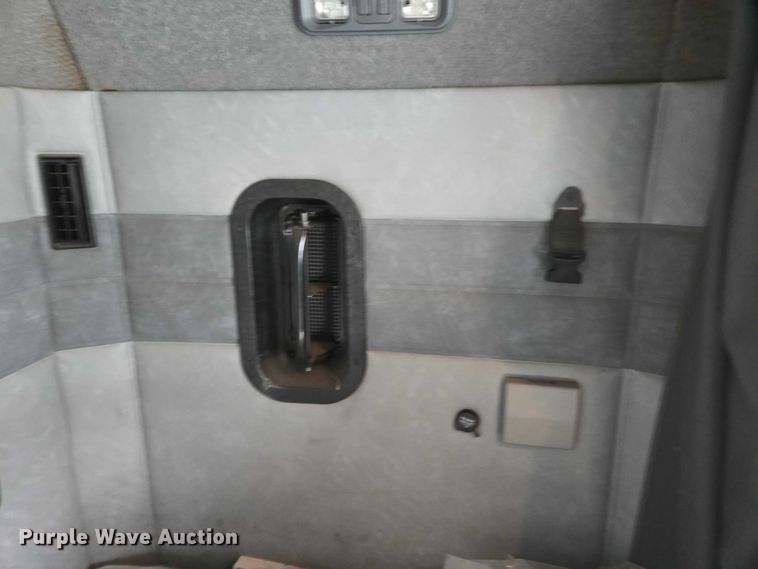 image for item EB1255 2015 Mack CXU613 semi truck