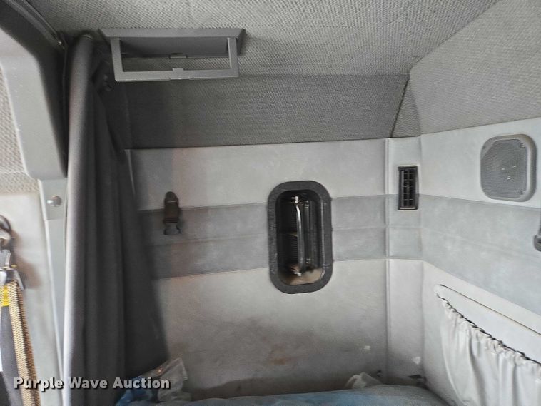 image for item EB1255 2015 Mack CXU613 semi truck