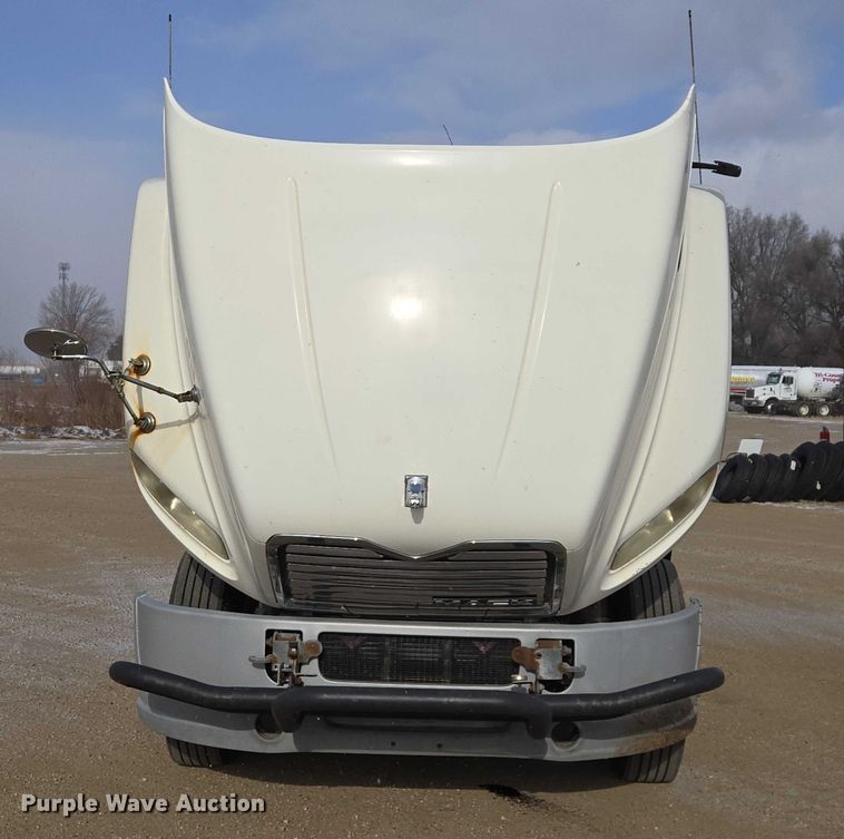 image for item EB1255 2015 Mack CXU613 semi truck