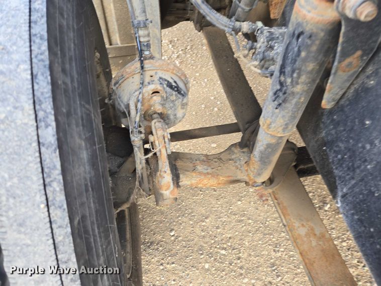 image for item EB1255 2015 Mack CXU613 semi truck