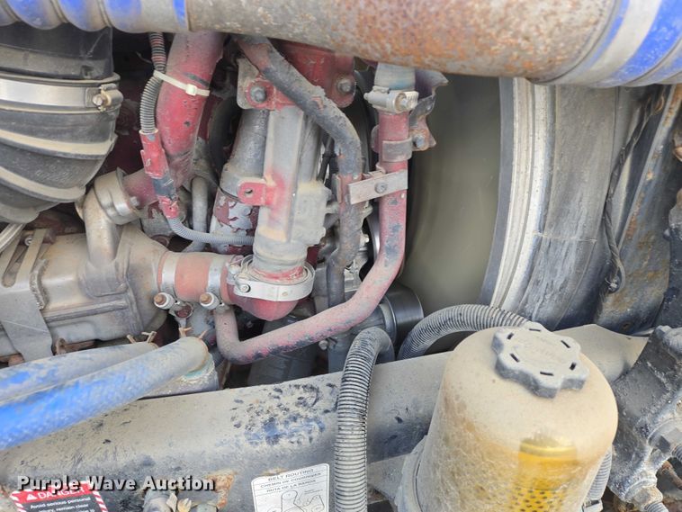 image for item EB1255 2015 Mack CXU613 semi truck