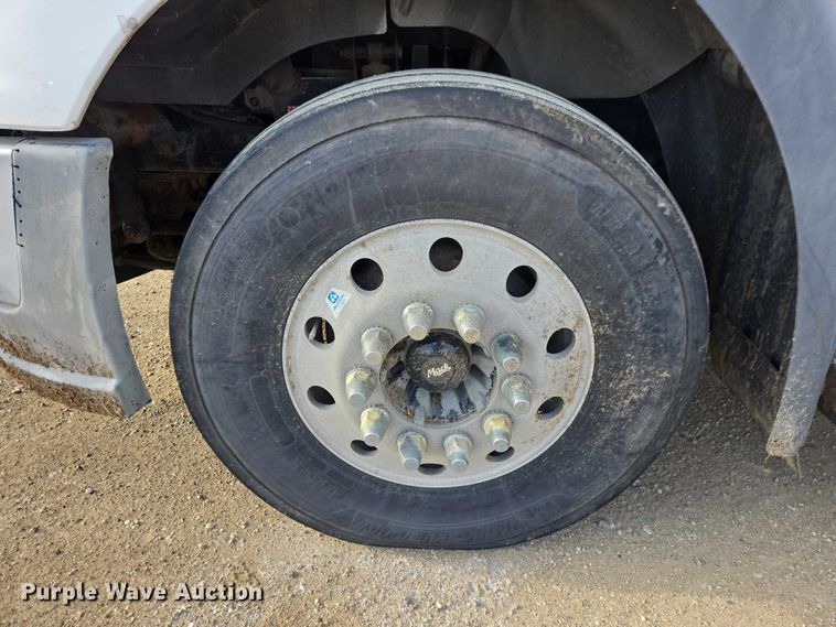 image for item EB1255 2015 Mack CXU613 semi truck