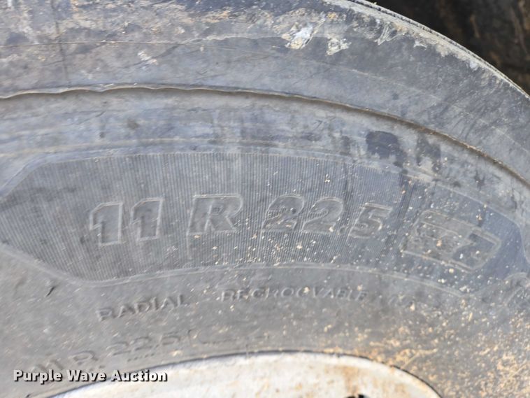 image for item EB1255 2015 Mack CXU613 semi truck