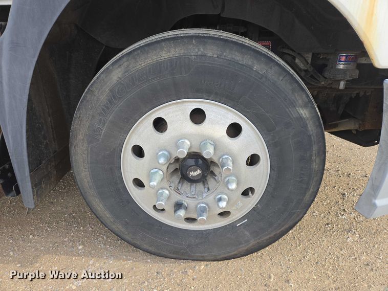 image for item EB1255 2015 Mack CXU613 semi truck