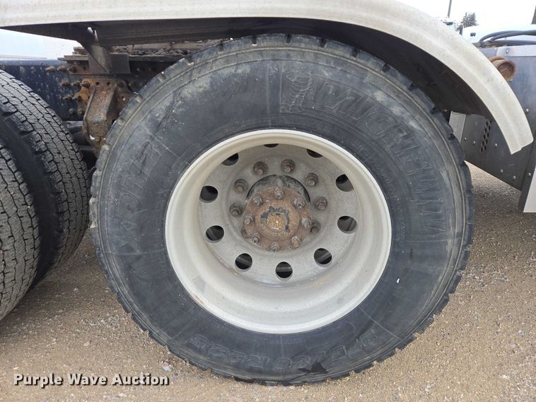 image for item EB1255 2015 Mack CXU613 semi truck