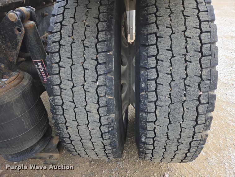 image for item EB1255 2015 Mack CXU613 semi truck