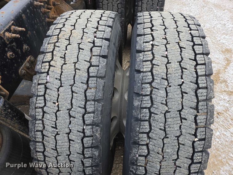 image for item EB1255 2015 Mack CXU613 semi truck