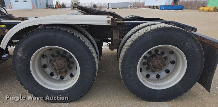 image for item EB1255 2015 Mack CXU613 semi truck