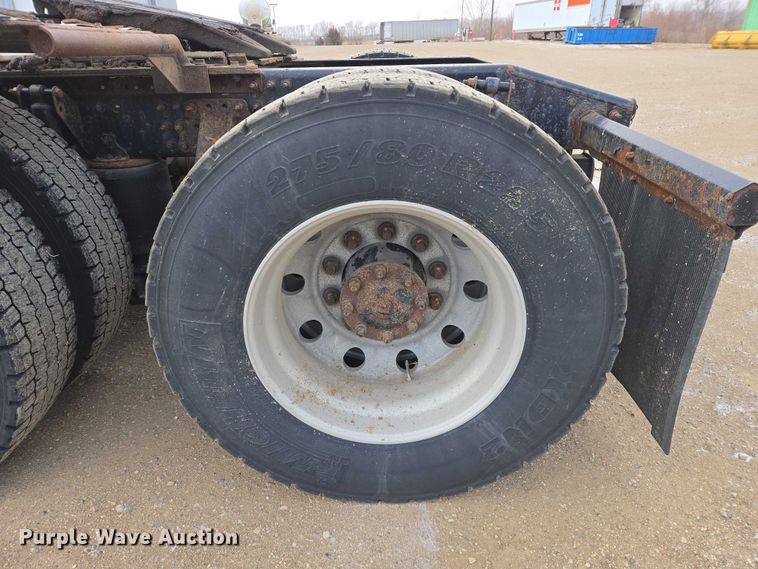 image for item EB1255 2015 Mack CXU613 semi truck