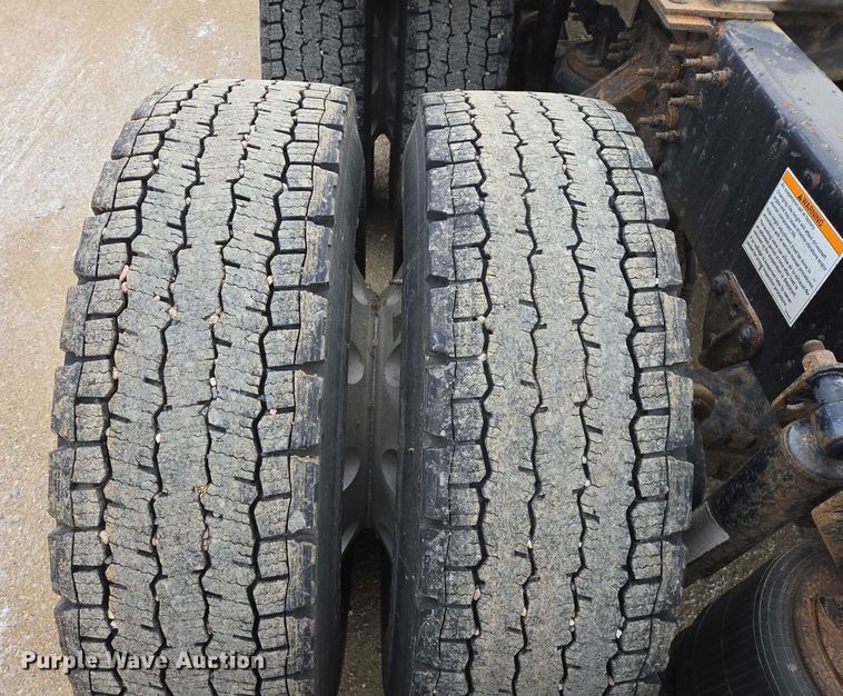 image for item EB1255 2015 Mack CXU613 semi truck