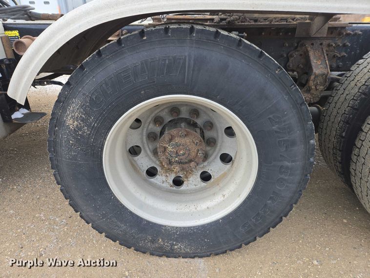 image for item EB1255 2015 Mack CXU613 semi truck