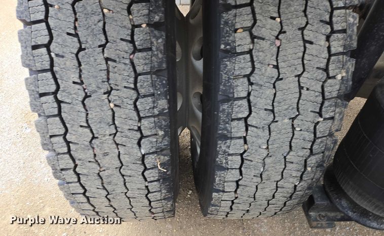 image for item EB1255 2015 Mack CXU613 semi truck