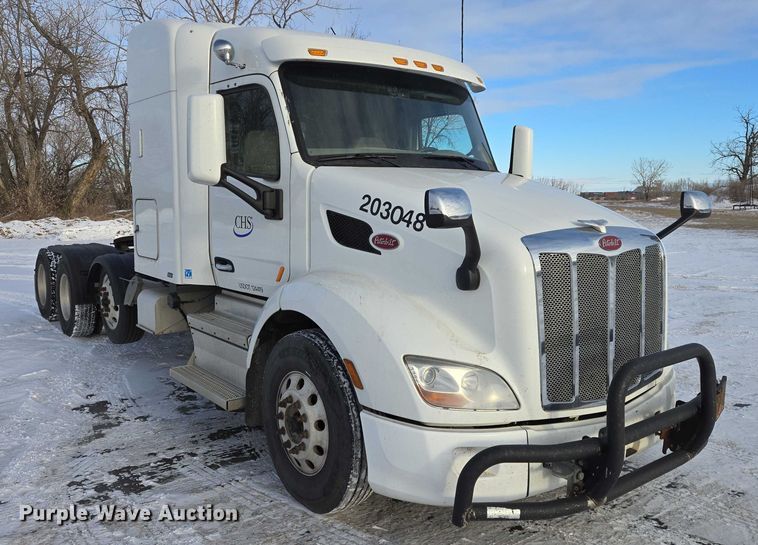 image for item EB1257 2020 Peterbilt 579 semi truck