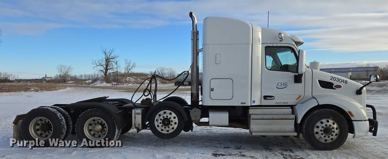 image for item EB1257 2020 Peterbilt 579 semi truck