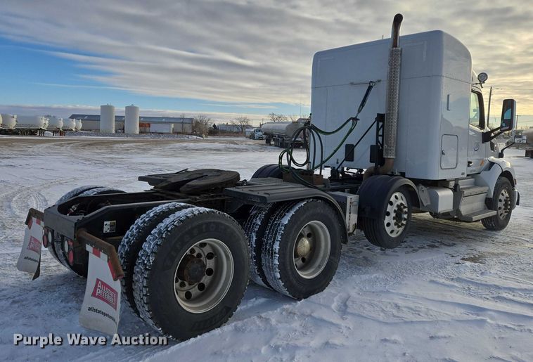 image for item EB1257 2020 Peterbilt 579 semi truck