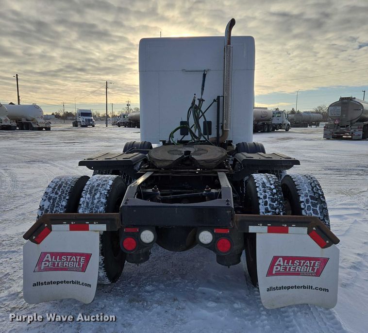 image for item EB1257 2020 Peterbilt 579 semi truck