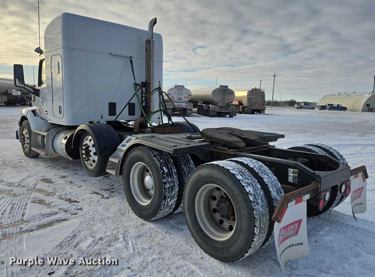 image for item EB1257 2020 Peterbilt 579 semi truck