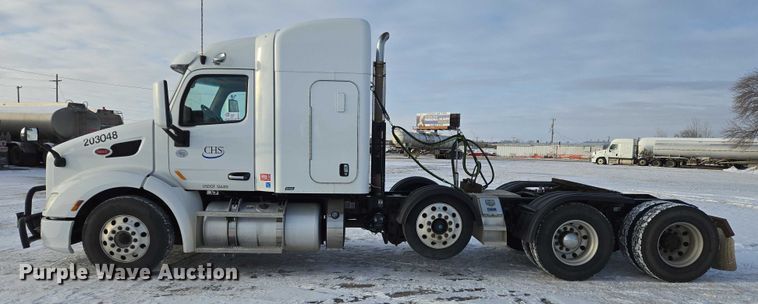 image for item EB1257 2020 Peterbilt 579 semi truck