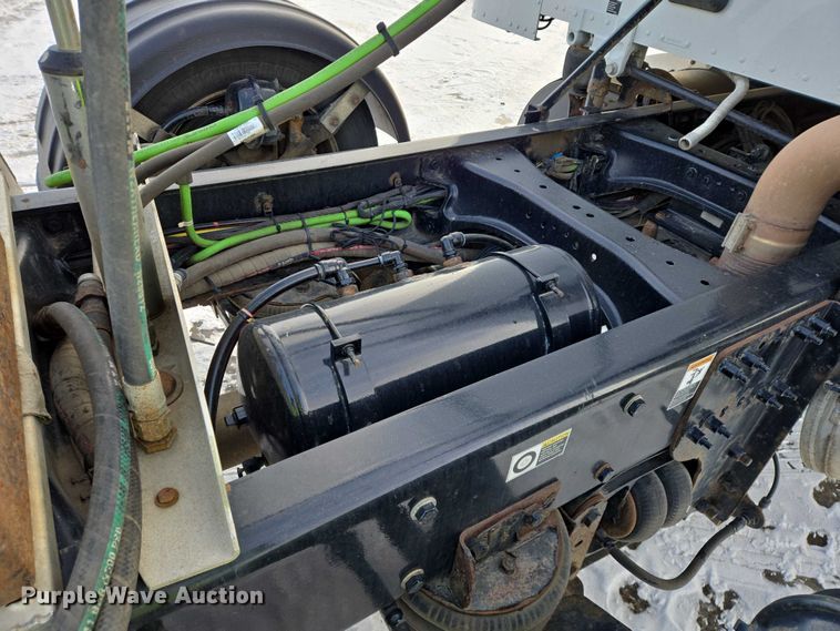 image for item EB1257 2020 Peterbilt 579 semi truck