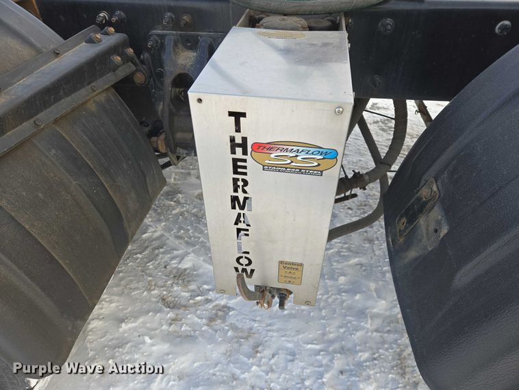 image for item EB1257 2020 Peterbilt 579 semi truck