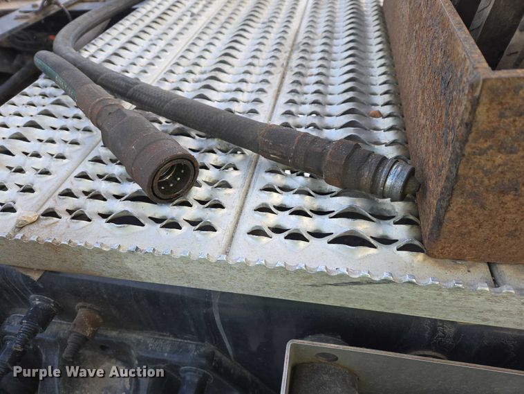 image for item EB1257 2020 Peterbilt 579 semi truck