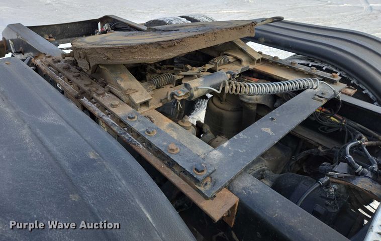 image for item EB1257 2020 Peterbilt 579 semi truck