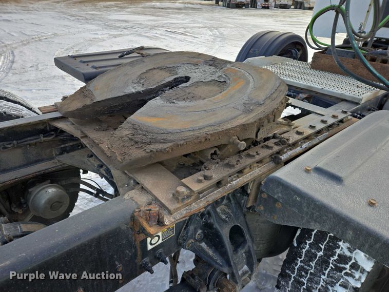 image for item EB1257 2020 Peterbilt 579 semi truck