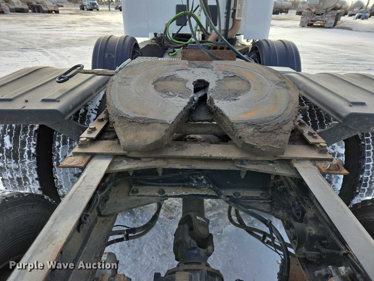 image for item EB1257 2020 Peterbilt 579 semi truck