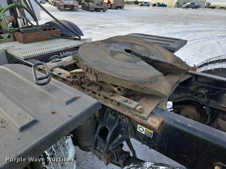 image for item EB1257 2020 Peterbilt 579 semi truck