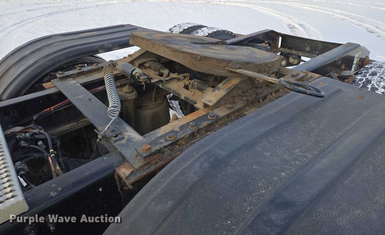 image for item EB1257 2020 Peterbilt 579 semi truck