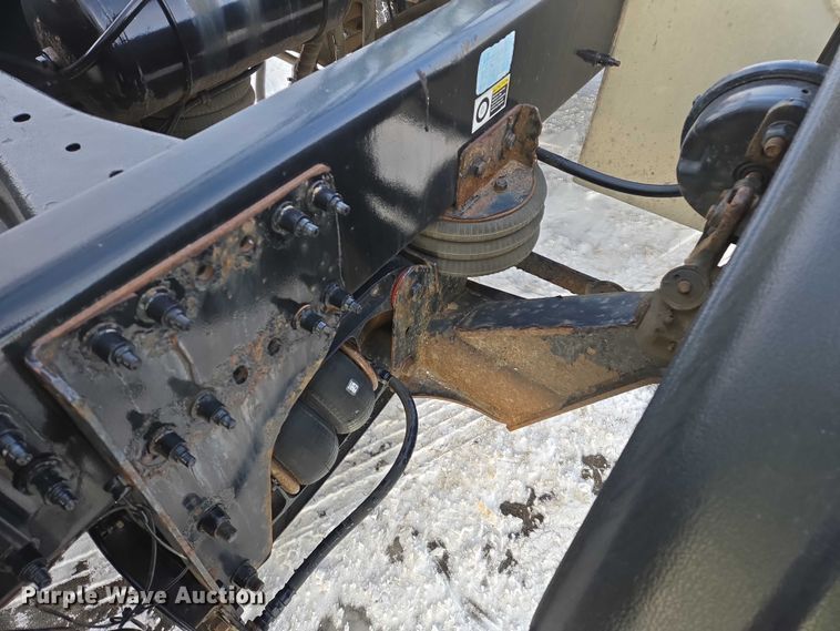 image for item EB1257 2020 Peterbilt 579 semi truck