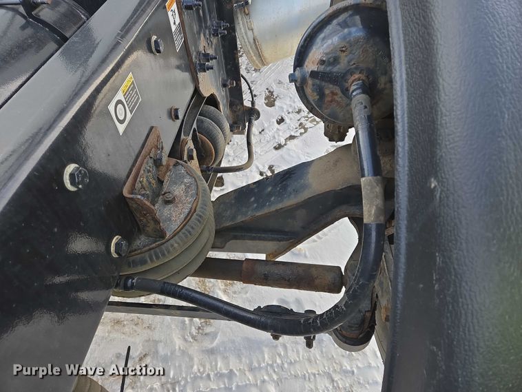 image for item EB1257 2020 Peterbilt 579 semi truck