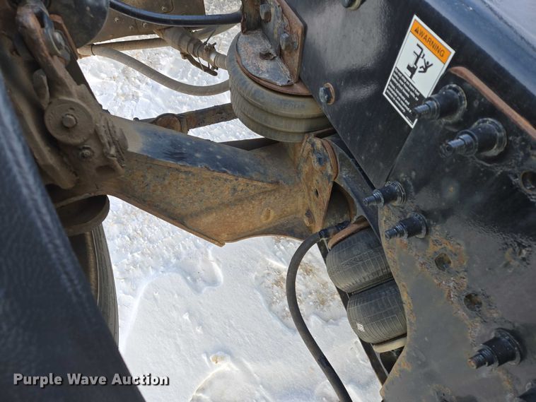 image for item EB1257 2020 Peterbilt 579 semi truck