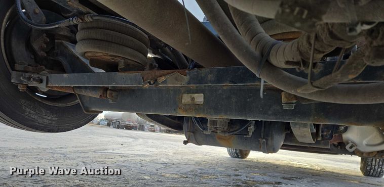 image for item EB1257 2020 Peterbilt 579 semi truck