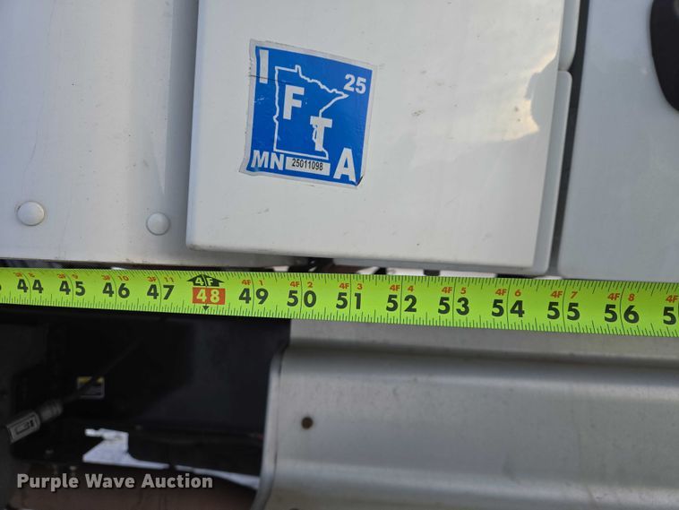 image for item EB1257 2020 Peterbilt 579 semi truck