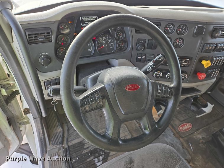 image for item EB1257 2020 Peterbilt 579 semi truck