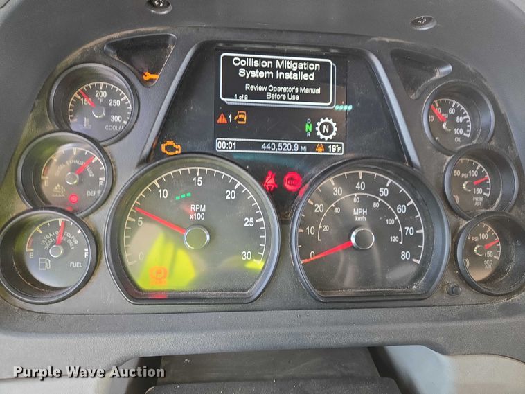 image for item EB1257 2020 Peterbilt 579 semi truck