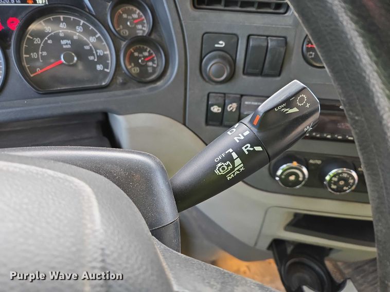 image for item EB1257 2020 Peterbilt 579 semi truck