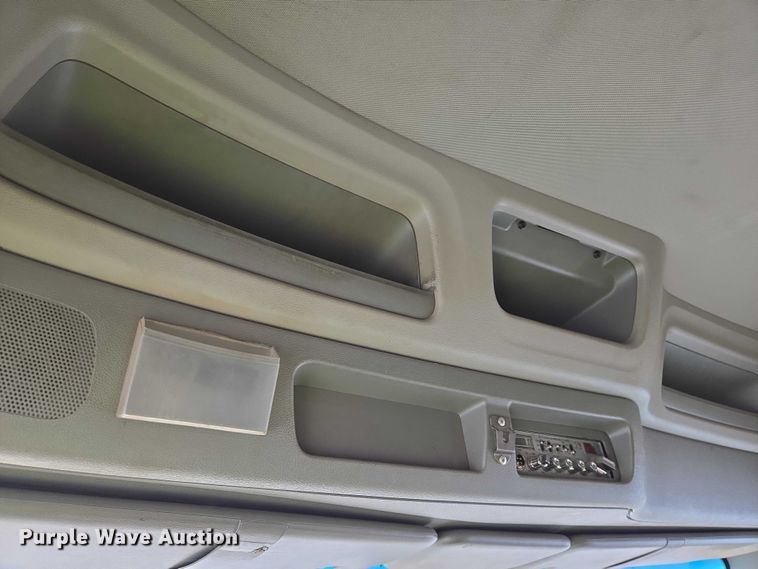 image for item EB1257 2020 Peterbilt 579 semi truck