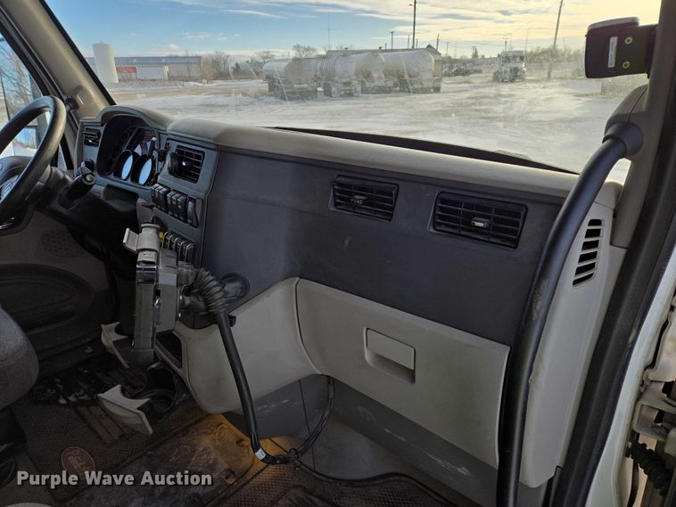 image for item EB1257 2020 Peterbilt 579 semi truck