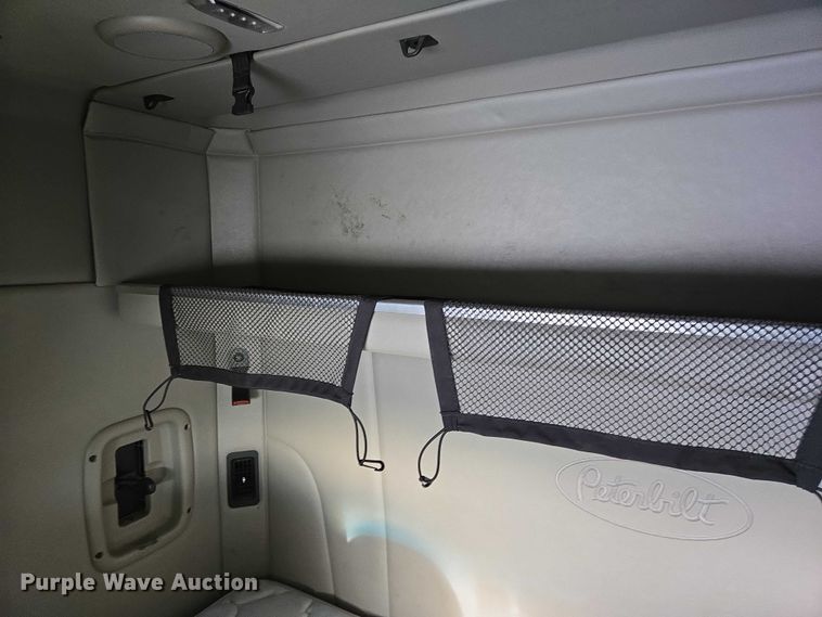 image for item EB1257 2020 Peterbilt 579 semi truck