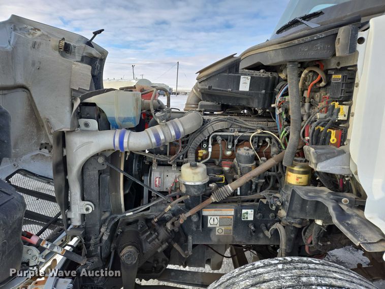 image for item EB1257 2020 Peterbilt 579 semi truck