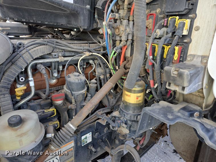 image for item EB1257 2020 Peterbilt 579 semi truck