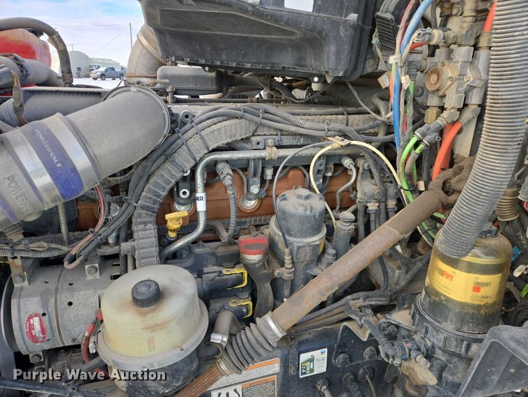 image for item EB1257 2020 Peterbilt 579 semi truck