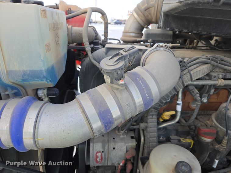 image for item EB1257 2020 Peterbilt 579 semi truck