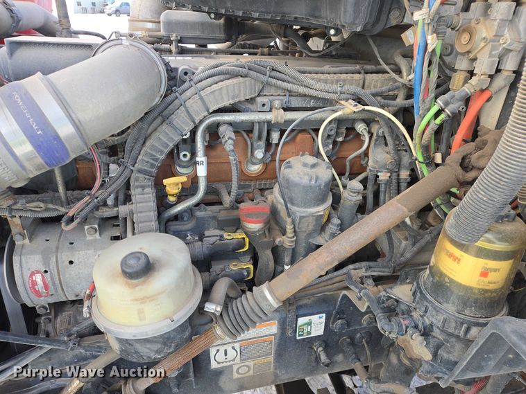 image for item EB1257 2020 Peterbilt 579 semi truck