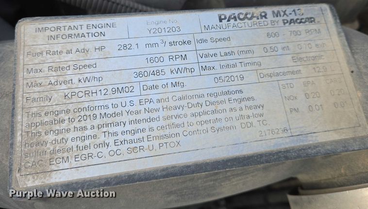 image for item EB1257 2020 Peterbilt 579 semi truck