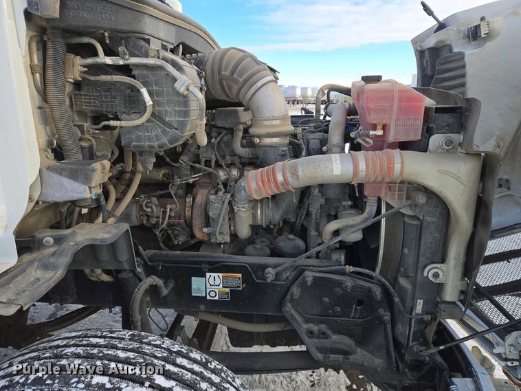 image for item EB1257 2020 Peterbilt 579 semi truck