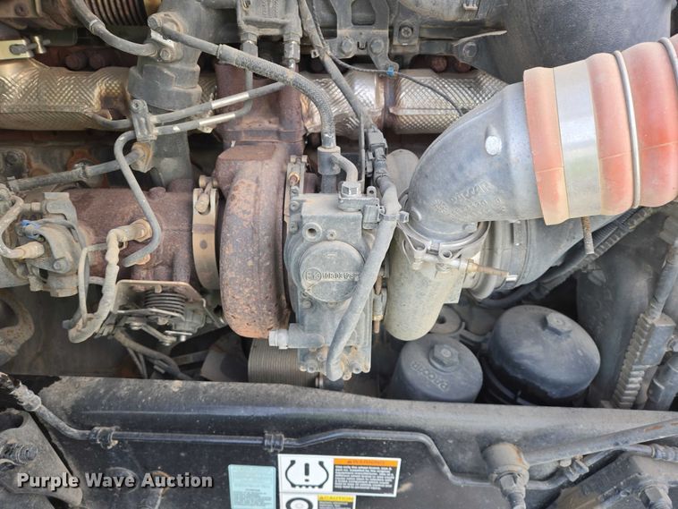 image for item EB1257 2020 Peterbilt 579 semi truck