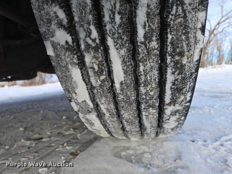 image for item EB1257 2020 Peterbilt 579 semi truck